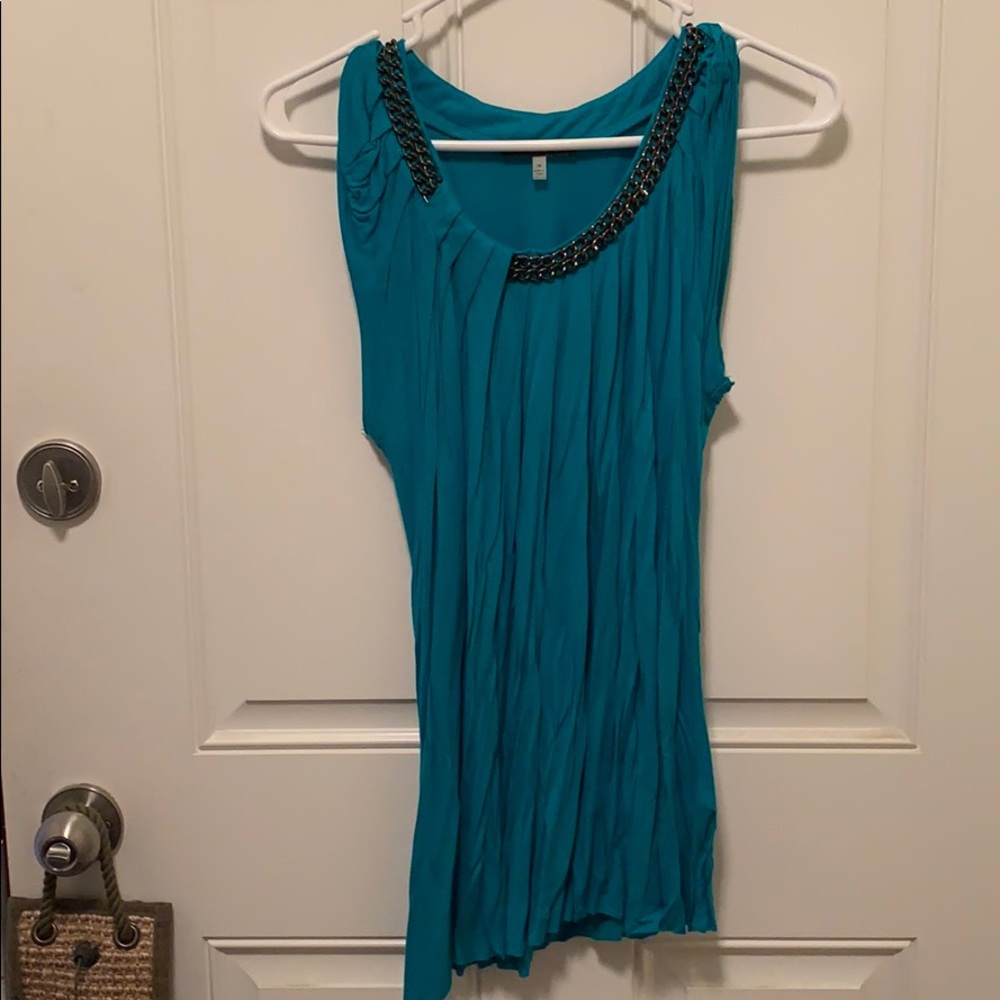 Short sleeve green top